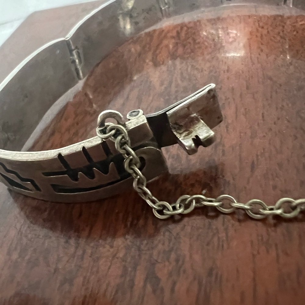 Silver Geometric Pattern Bracelet - image 3